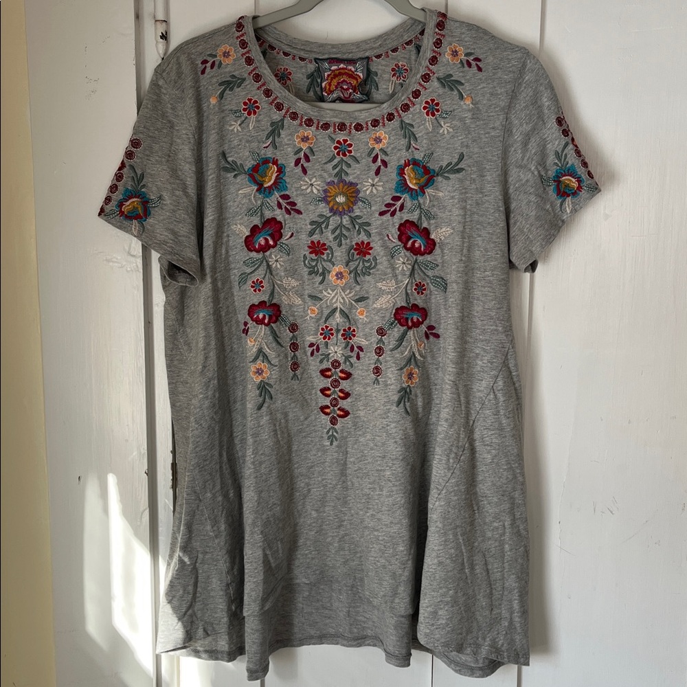 Johnny Was Gray Floral Embroidered Tee